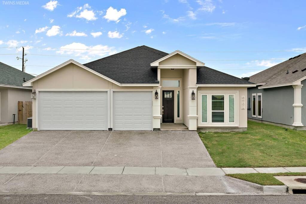 Luxurious Coastal Retreat Brand New 4Br Home With Fast Wifi, 15 Min To Beach! Corpus Christi Exterior photo