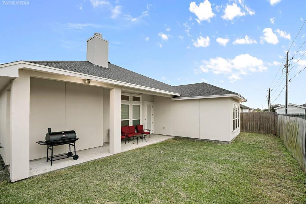 Luxurious Coastal Retreat Brand New 4Br Home With Fast Wifi, 15 Min To Beach! Corpus Christi Exterior photo
