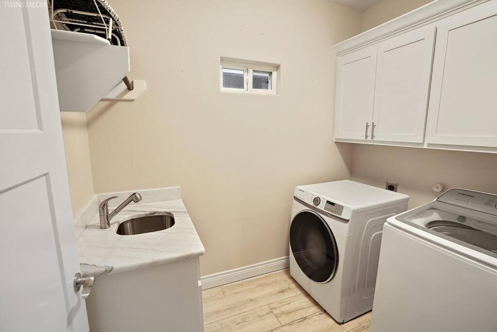 Luxurious Coastal Retreat Brand New 4Br Home With Fast Wifi, 15 Min To Beach! Corpus Christi Exterior photo